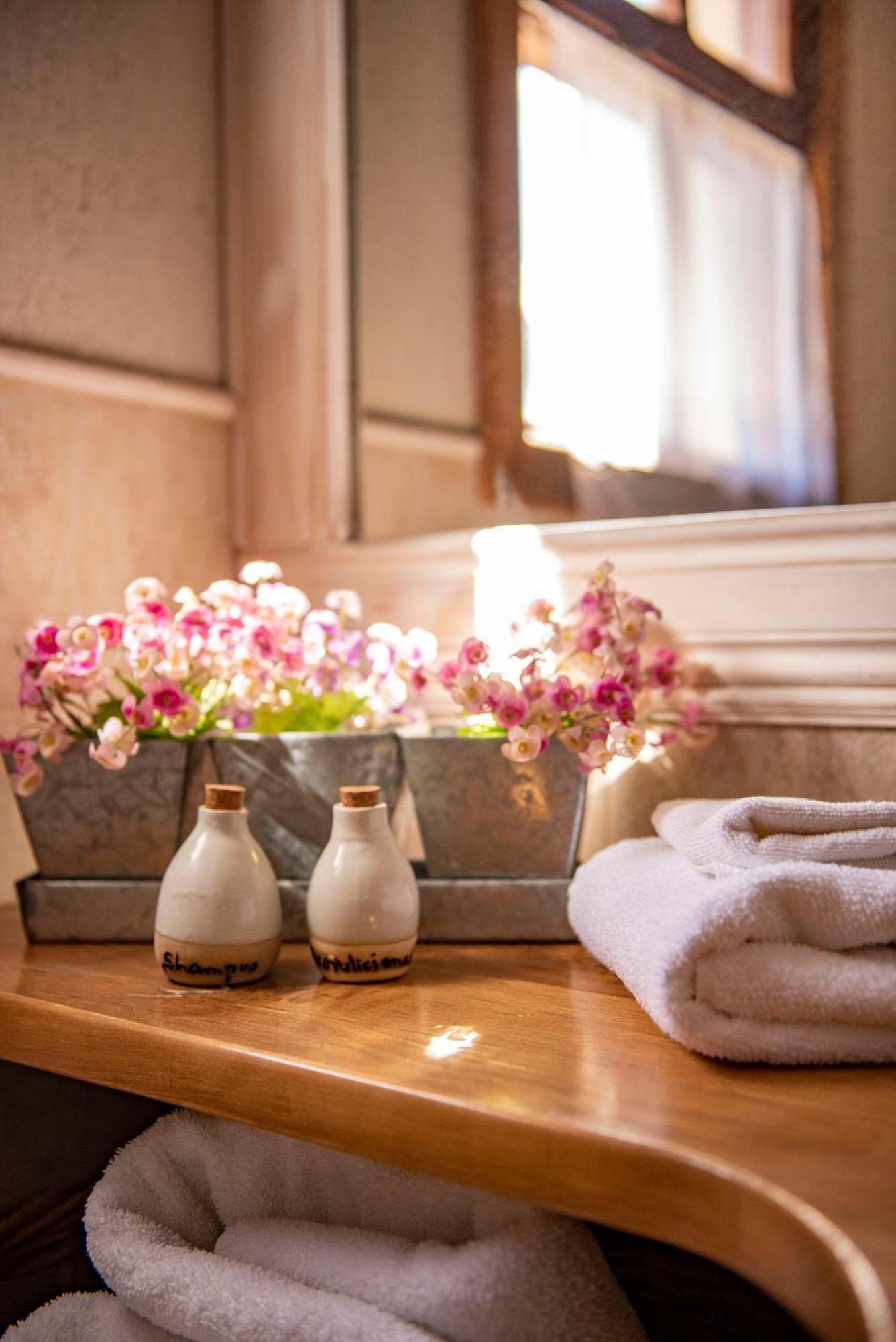 Arelauquen Bungalows & Suites San Carlos de Bariloche Ngoại thất bức ảnh