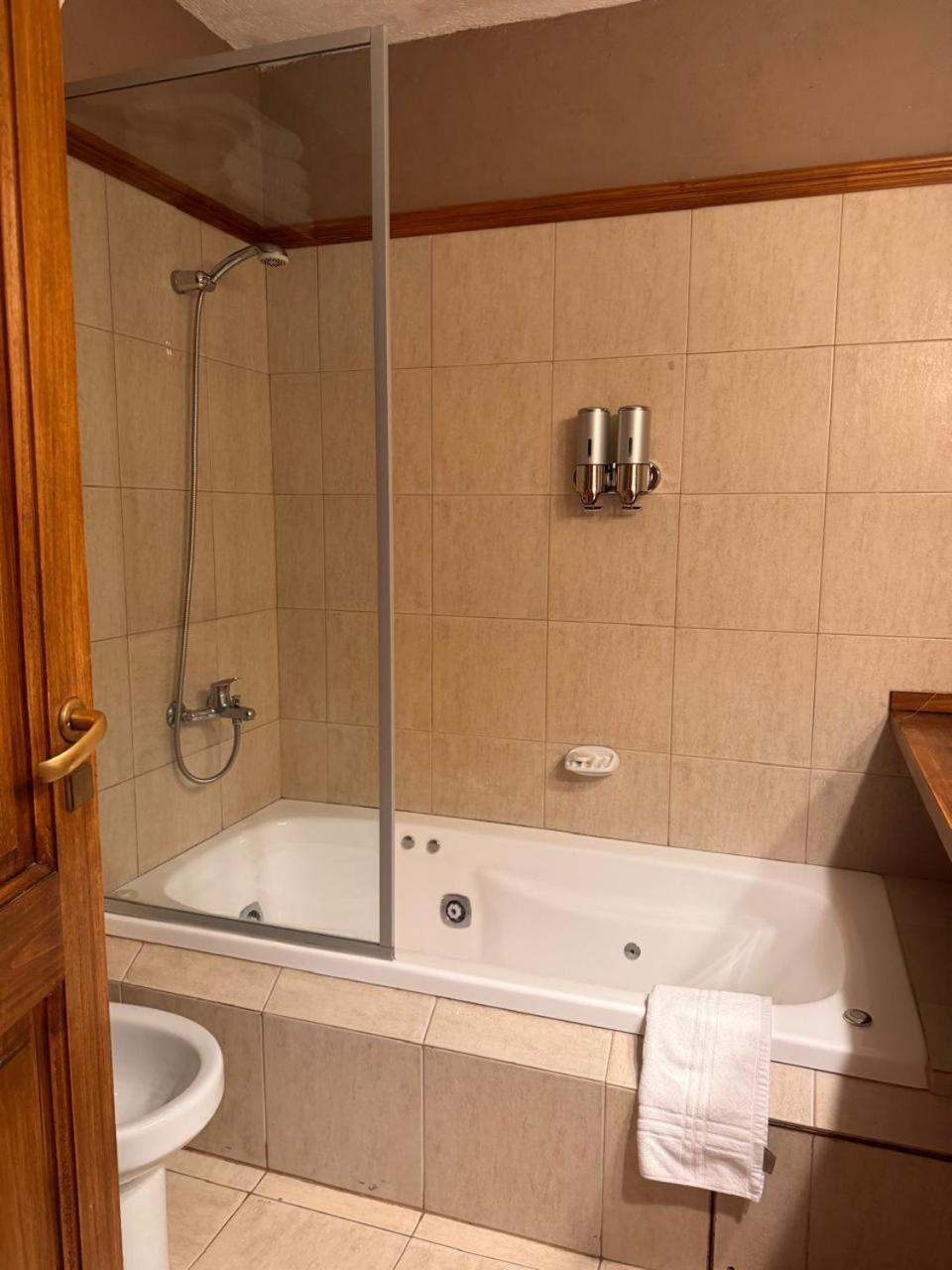Arelauquen Bungalows & Suites San Carlos de Bariloche Ngoại thất bức ảnh