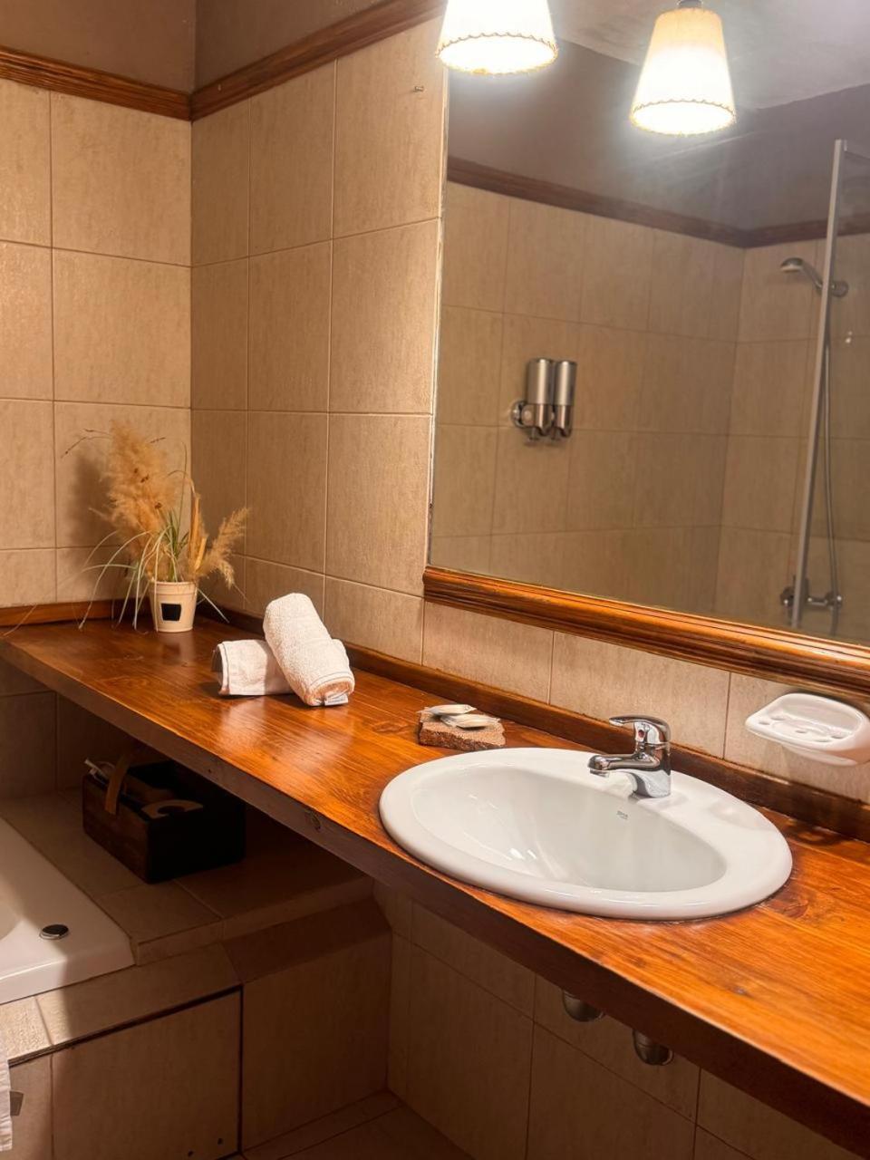 Arelauquen Bungalows & Suites San Carlos de Bariloche Ngoại thất bức ảnh