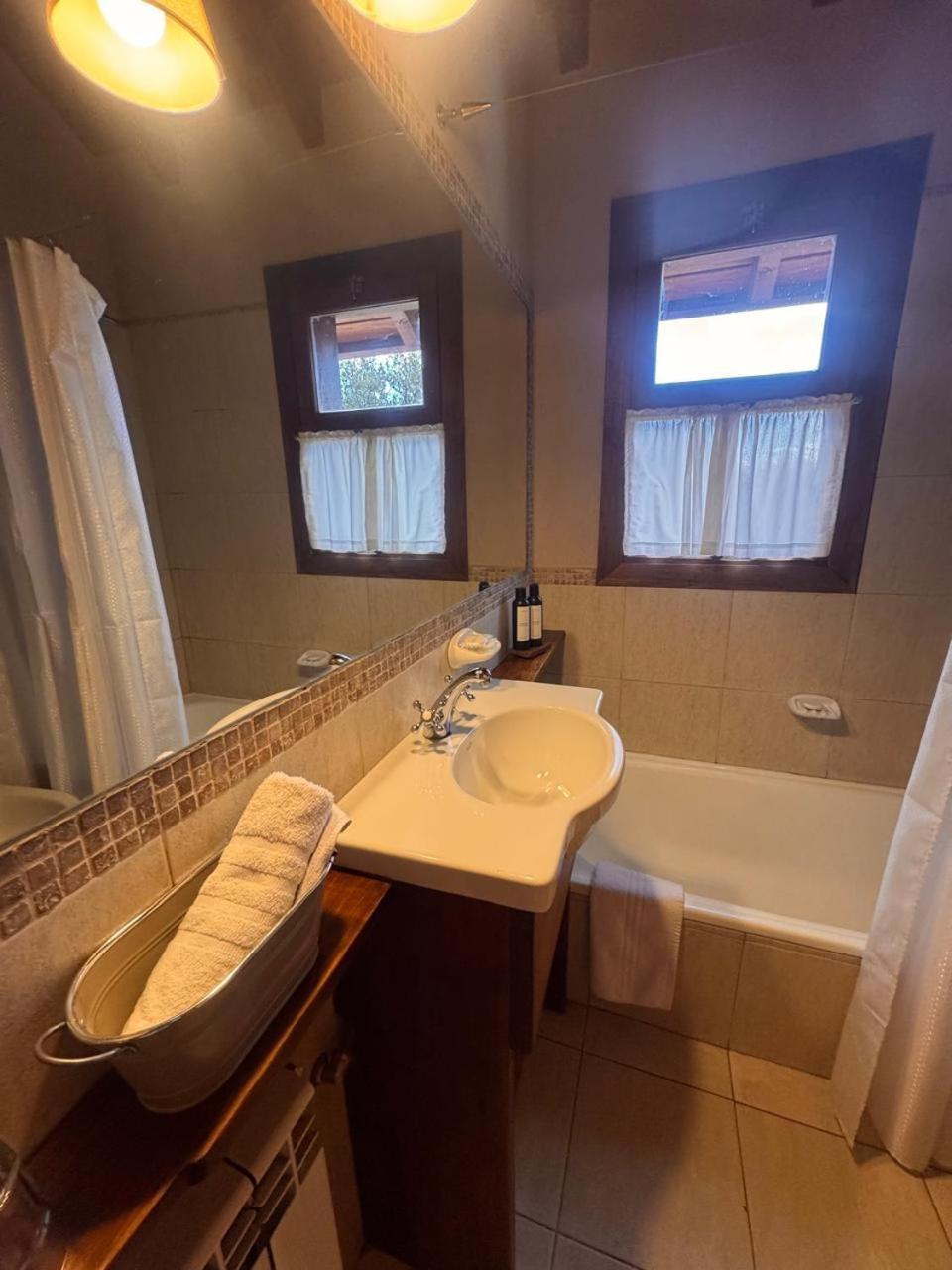 Arelauquen Bungalows & Suites San Carlos de Bariloche Ngoại thất bức ảnh